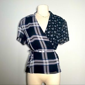 New without tags blue and white mix print vince camuto wrap blouse size medium